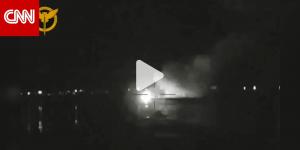 أوكرانيا تنشر فيديو تزعم أنه يُظهر لحظة تدمير سفينتي إنزال روسيتين