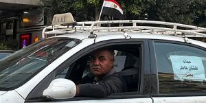 عشان
      خاطر
      مصر،
      سائق
      تاكسي
      ينقل
      الناخبين
      مجانا
      للجان
      الانتخابات
      الرئاسية
      (صور)