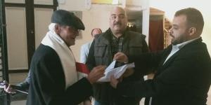 قاضي
      لجنة
      قصر
      الدوبارة
      يساعد
      ناخبا
      لديه
      طرف
      صناعي
      للتصويت
      في
      الانتخابات
      الرئاسية
      (صور)
