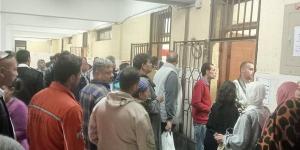 إقبال
      على
      صناديق
      الاقتراع
      في
      المرج
      قبل
      إغلاق
      اللجان
      بساعات
      (صور)
