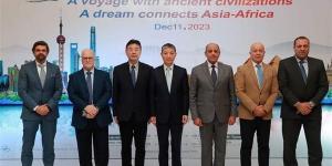 وزير
      الطيران
      يشارك
      في
      احتفالية
      السفارة
      الصينية
      بالقاهرة
      بمناسبة
      افتتاح
      خط
      جديد