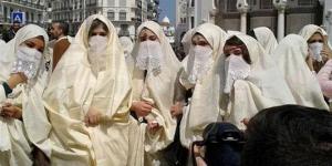 أثار
      دهشة
      والد
      العريس،
      قيمة
      مهر
      عروس
      تثير
      جدلا
      في
      الجزائر
      (فيديو)