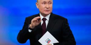 الرئيس
      الروسي
      بوتين
      يعتذر
      لسيدة
      بسبب
      "البيض"