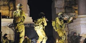 قوات
      إسرائيلية
      تقتحم
      المنطقتين
      الغربية
      والشرقية
      من
      نابلس
      بالضفة
      الغربية
      (فيديو)