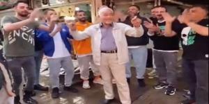 رقصة
      بوجي،
      طريقة
      جديدة
      للاحتجاجات
      في
      إيران
      بطلها
      صاحب
      كشك
      بسوق
      السمك
      (فيديو)