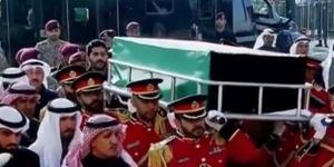 لحظة
      وصول
      جثمان
      أمير
      الكويت
      الراحل
      الشيخ
      نواف
      الأحمد
      الصباح
      إلى
      مسجد
      بلال
      بن
      رباح
      (فيديو)