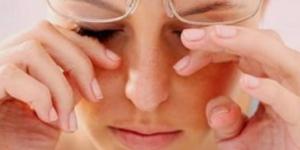 أستاذ جراحات عيون يوضح طرق علاج الجفاف البسيط والمزمن فى العين