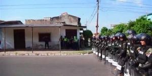 مقتل
      ضابط
      و11
      نزيلا
      أثناء
      نقل
      زعيم
      مخدرات
      وعصابته
      من
      السجن
      في
      باراجواي
      (فيديو)