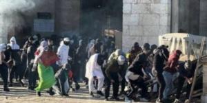 عشرات المستوطنين يقتحمن باحات المسجد الأقصى بحماية شرطة الاحتلال