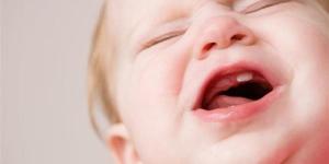 أعراض
      التسنين
      لدى
      الرضع،
      وطرق
      الاعتناء
      بأسنانهم
      الجديدة