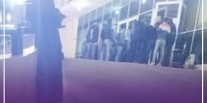 أهالي
      ضحايا
      حادث
      كوبرى
      الشيخ
      يونس
      بقنا
      ينتظرون
      خروج
      الجثامين
      أمام
      مشرحة
      مستشفى
      المرزوقي
      (فيديو)