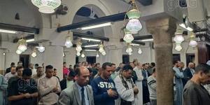 المئات
      يؤدون
      صلاة
      التراويح
      في
      مسجد
      أبو
      الحجاج
      بالأقصر
      في
      أولى
      ليالي
      رمضان
      (فيديو)
