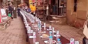 طولها
      300
      متر،
      أطول
      مائدة
      إفطار
      في
      رمضان
      بقرية
      سبرباي
      في
      الغربية
      (صور)