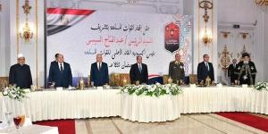 بمشاركة
      الطيب
      وتواضروس،
      تفاصيل
      حضور
      الرئيس
      حفل
      إفطار
      القوات
      المسلحة
      بمناسبة
      ذكرى
      العاشر
      من
      رمضان