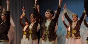 عرض
      فني
      لفرقة
      الرقص
      الشعبي
      الأرمني
      "سارداراباد"
      بمكتبة
      مصر
      الجديدة
      (صور)