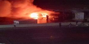 عامل
      يضرم
      النيران
      في
      سيارة
      حماه
      داخل
      جراج،
      والتحقيقات:
      خلافات
      أسرية