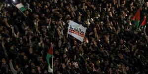 مظاهرات
      حاشدة
      فى
      الأردن
      لمحاصرة
      سفارة
      إسرائيل،
      وبيان
      من
      الأمن
      العام