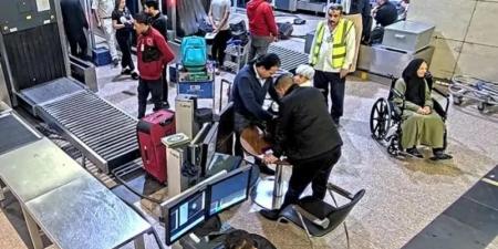 كاميرات
      المطار
      تكشف
      "حقيقة"
      استبدال
      أموال
      راكب
      بعملات
      محلية