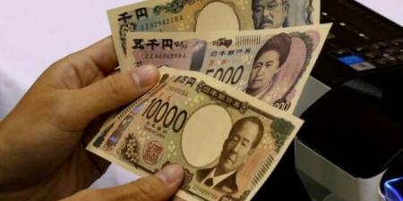 اليابان
      تنفق
      3
      تريليونات
      ين
      لتعزيز
      عملتها
      المحلية
      مقابل
      الدولار