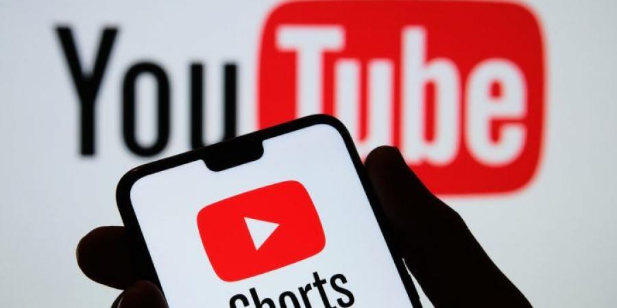 تعمل
يوتيوب
على
عرض
الإعلانات
ضمن
ميزة
فيديو
shorts
وبالتالي
مشاركة
الدخل
مع
منتجي
المحتوى
