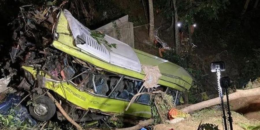 مصرع
      17
      شخصا
      في
      سقوط
      حافلة
      من
      أعلى
      الجبل
      بالفلبين