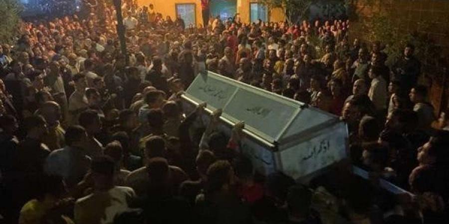 أحدهما
      احتفل
      بخطوبته
      منذ
      أسبوع،
      جنازة
      مهيبة
      لشقيقين
      لقيا
      مصرعهما
      في
      حادث
      بالشرقية
      (صور)