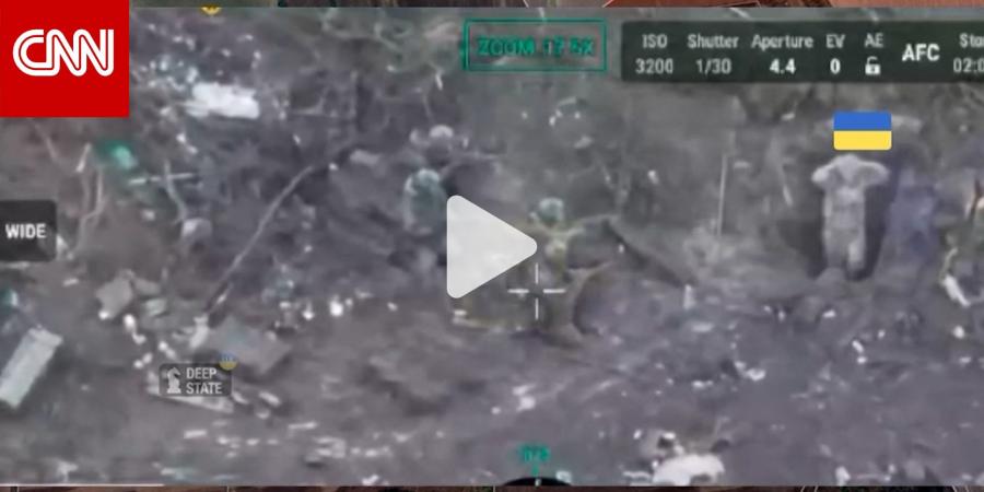 أذرعهما فوق رأسيهما.. فيديو مزعوم يظهر جنديين أوكرانيين يستسلمان للقوات الروسية قبل إعدامهما