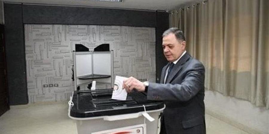 وزير
      الداخلية
      يدلي
      بصوته
      في
      الانتخابات
      الرئاسية
      2024