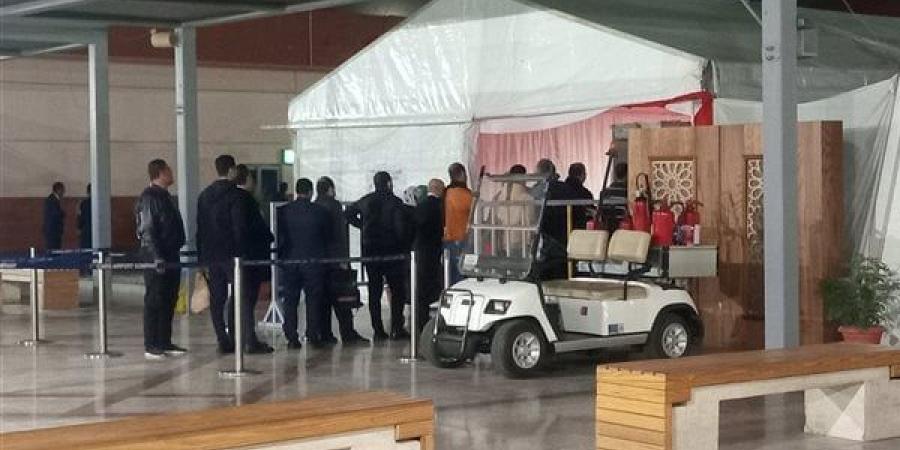 تزايد
      إقبال
      العاملين
      في
      مطار
      القاهرة
      على
      التصويت
      في
      الانتخابات
      الرئاسية
      2024