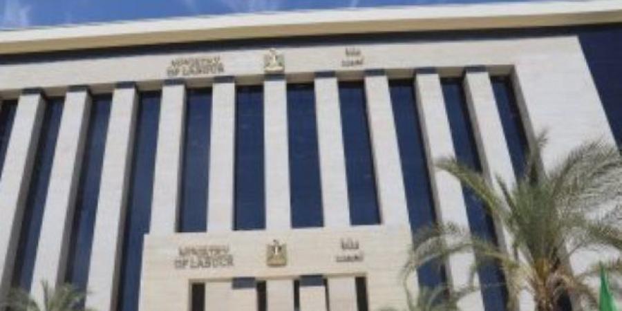 وزارة العمل تعلن عن 100 فرصة للشباب بالقاهرة بمرتبات تبدأ من 3800 جنيه