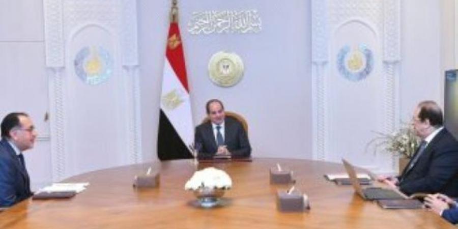 الرئيس السيسى يجتمع بمدبولى ورئيس المخابرات العامة ووزير الرى