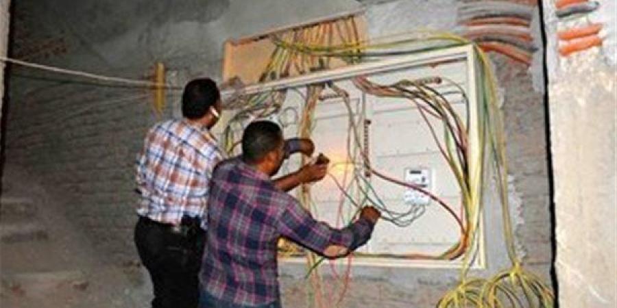 تحرير
      13
      ألف
      قضية
      سرقة
      كهرباء
      فى
      حملات
      تفتيشية
      بالمحافظات