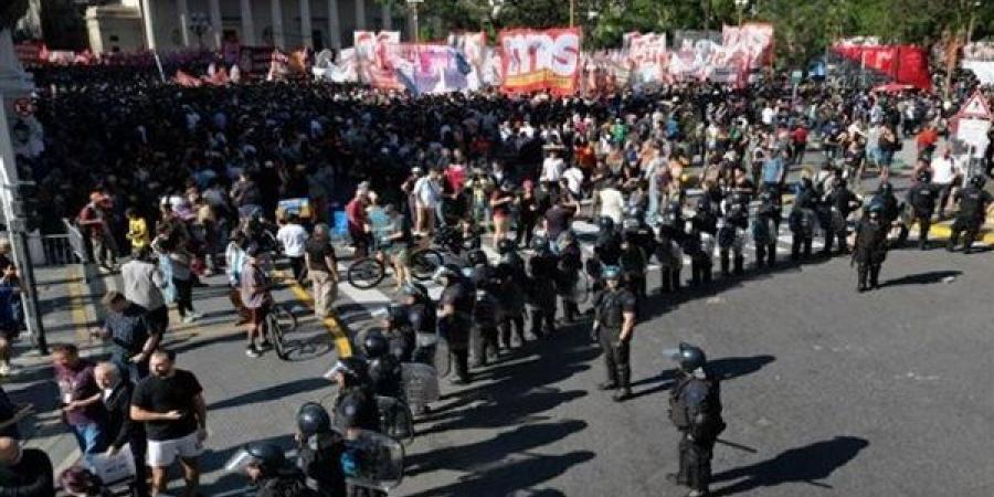 حكومة
      الأرجنتين
      تفرض
      على
      منظمي
      مظاهرة
      دفع
      تكاليف
      الانتشار
      الأمني،
      ما
      القصة