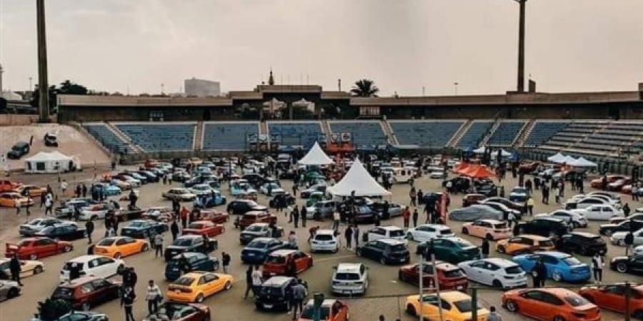 وزير
      الشباب
      والرياضة
      يشهد
      أكبر
      تجمع
      للسيارات
      المعدلة
      باستاد
      القاهرة
      الدولي
      (صور)