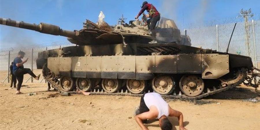المقاومة
      الفلسطينية
      تستهدف
      دبابة
      إسرائيلية
      بقذائف
      الياسين