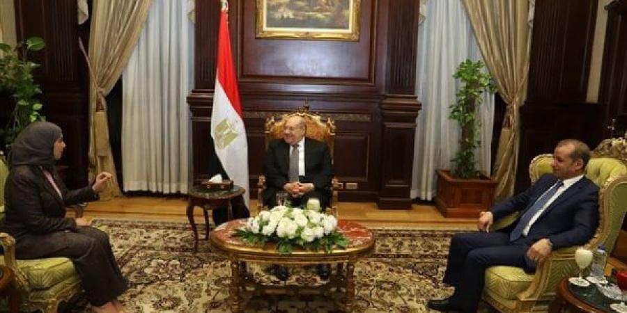 تفاصيل
      لقاء
      رئيس
      مجلس
      الشيوخ
      وسفيرة
      البحرين
      بالقاهرة