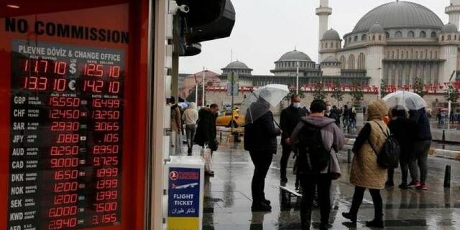 تركيا
      ترفع
      الحد
      الأدني
      للأجور
      49%
      لعام
      2024