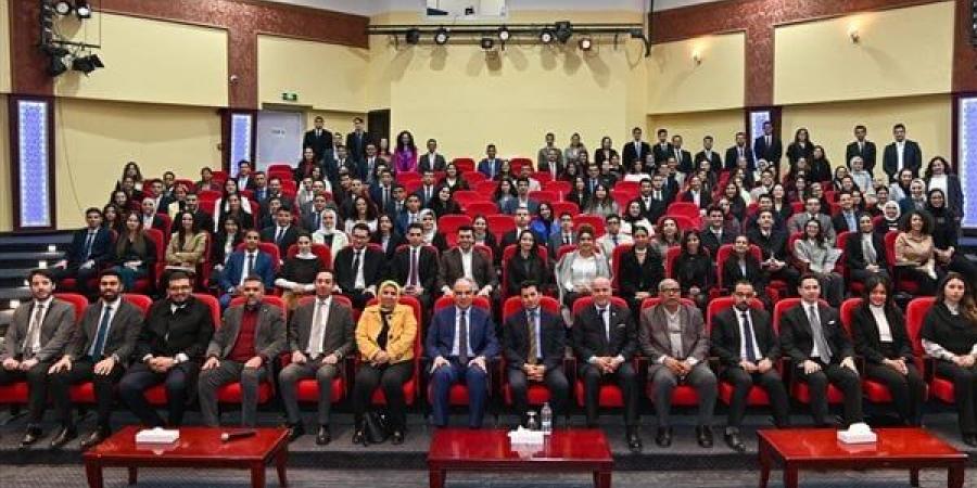 أشرف
      صبحي
      يستقبل
      وزير
      الموارد
      المائية
      والري
      في
      لقاء
      مع
      الشباب