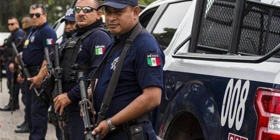 العثور
      على
      7
      جثث
      داخل
      سيارة
      في
      المكسيك