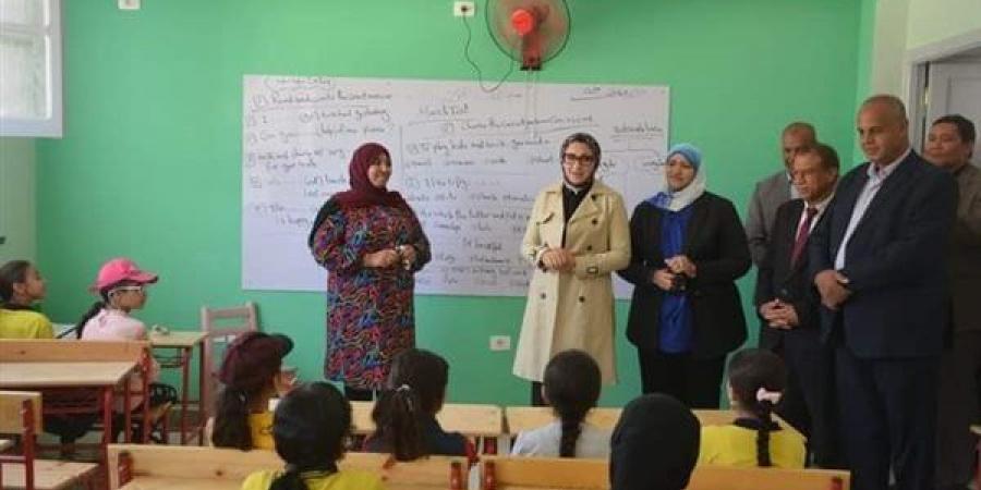 نائب
      محافظ
      الوادي
      الجديد
      تتابع
      أعمال
      تطوير
      المدارس
      بمدينة
      الخارجة