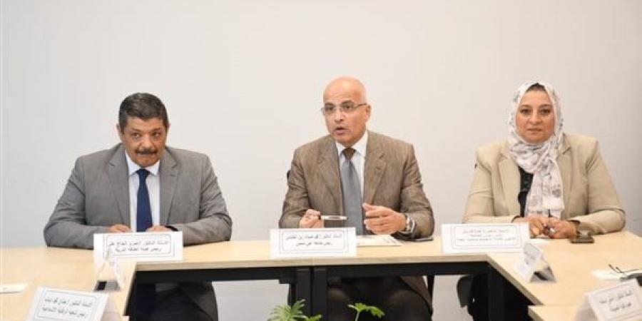 جامعة
      عين
      شمس
      تستقبل
      رئيس
      الطاقة
      الذرية
      لبحث
      استراتيجية
      التعاون
      العلمي
      والبحثي