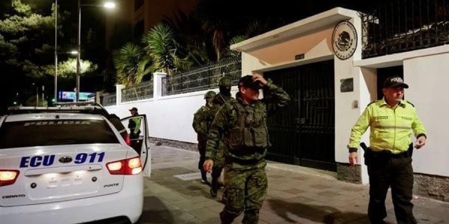 بعد
      اقتحام
      سفارتها،
      المكسيك
      تعلق
      علاقاتها
      الدبلوماسية
      مع
      الإكوادور
      (فيديو)