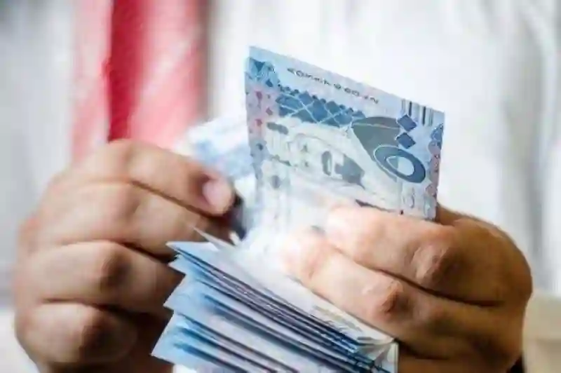 حقيقة أم لا .. رفع الحد الأدنى للأجور في السعودية إلى 4000 ريال