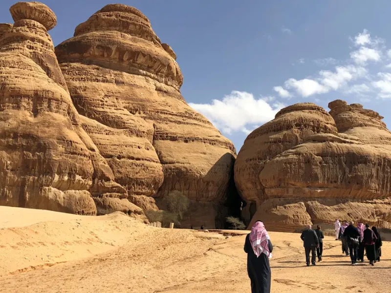 هام للجميع من وزارة الموارد البشرية .. تحدد ماهي الفئات المستثناة من شرط الجنسية السعودية