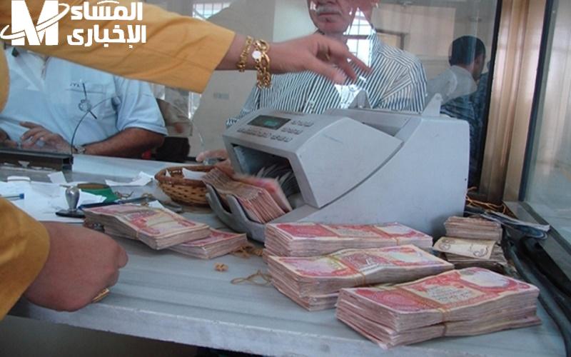 فرحة في الطريق.. صرف رواتب الموظفين في العراق هتنزل خلال ساعات