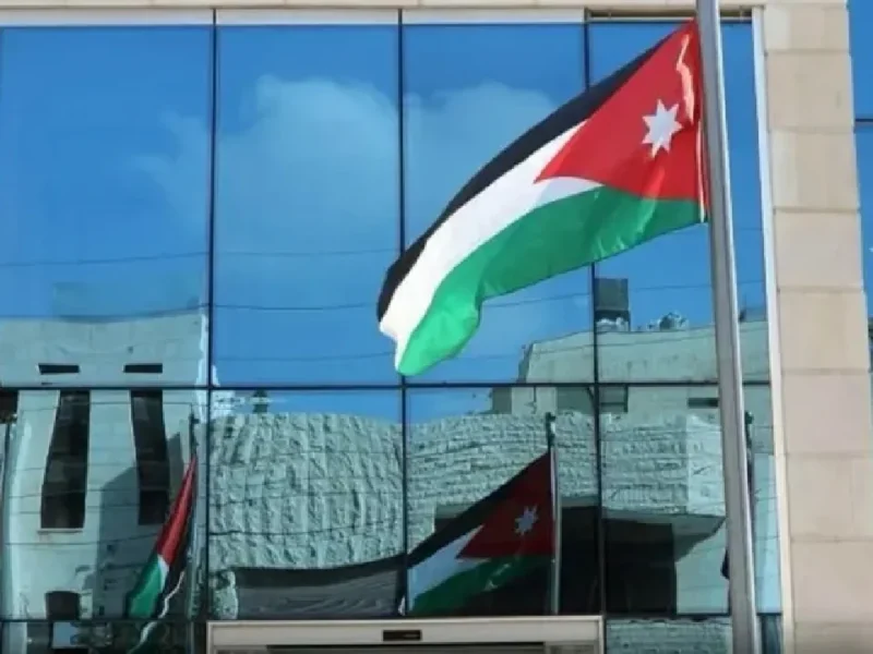 الفرحة لبست أردني.. صرف رواتب مايو بعد الزيادة يبهج الجميع