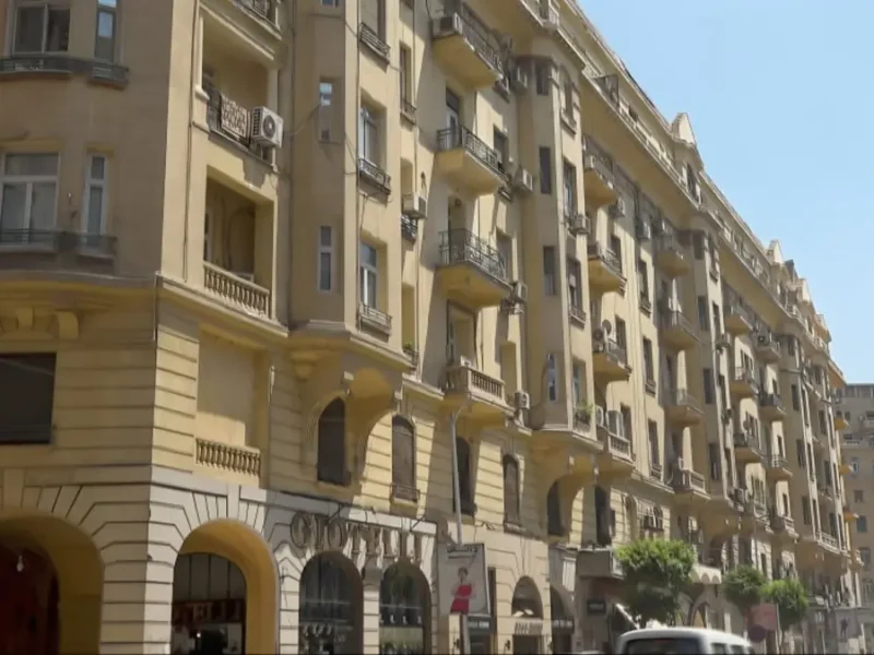 الدنيا وصحت زي عين الشمس.. نحيب ساويرس يوضح رأيه في قانون الإيجار القديم