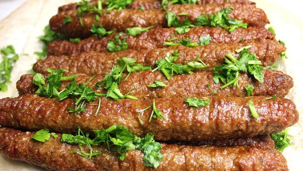 لو عايزة جوزك يسقفلك قبل ما يتغدى.. جربي خلطة كفتة الحاتي دي