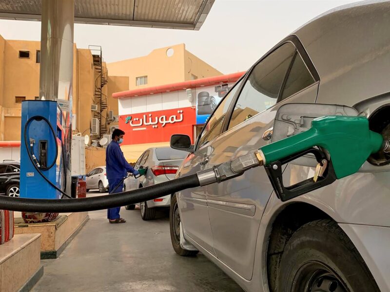 أسعار البنزين الجديدة تشعل الجدل في الشارع المصري بعد الزيادة المفاجئة في 2025 وقرارات صارمة لضبط السوق