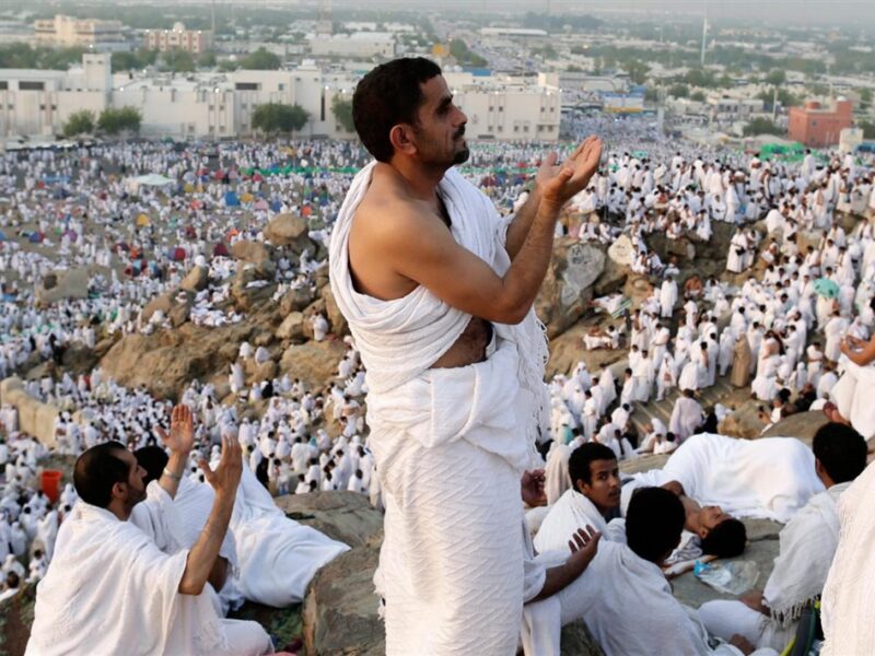 الهلال قرّب يعلن المفاجأة.. موعد وقفة عرفات وأول أيام عيد الأضحى 1446 لحظة فارقة
